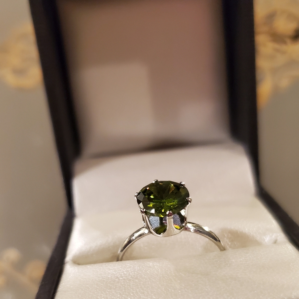 1.2 Carat AAA zirconia peridot birthstone ring